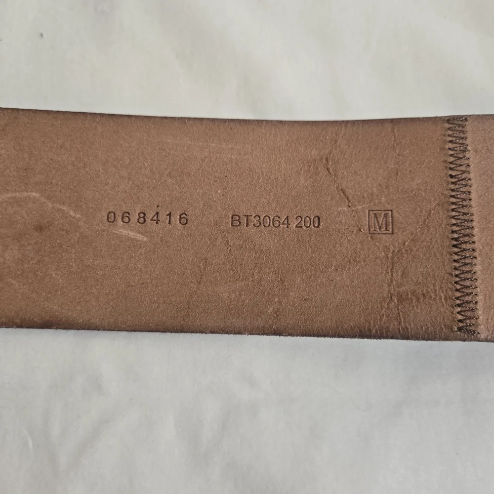 Fossil leather elegant